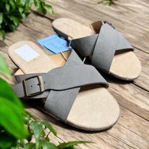 Aerosoles Pierra slip-on Buckled Gray criss-cross sandal size 9